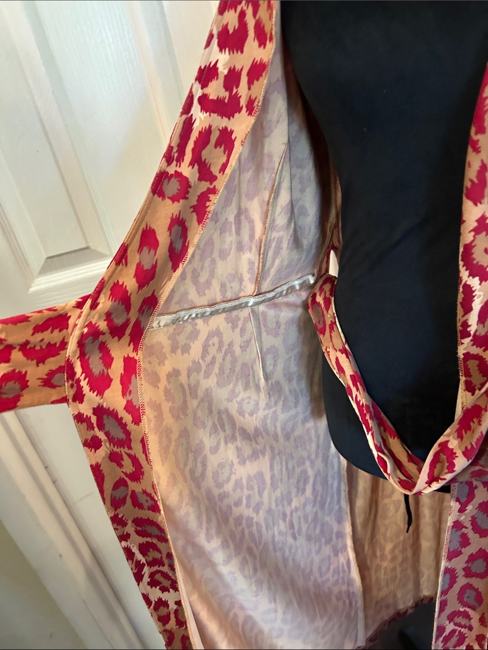 Vintage Diane Von Furstenberg silk wrap  dress size 8 - Picture 3 of 5